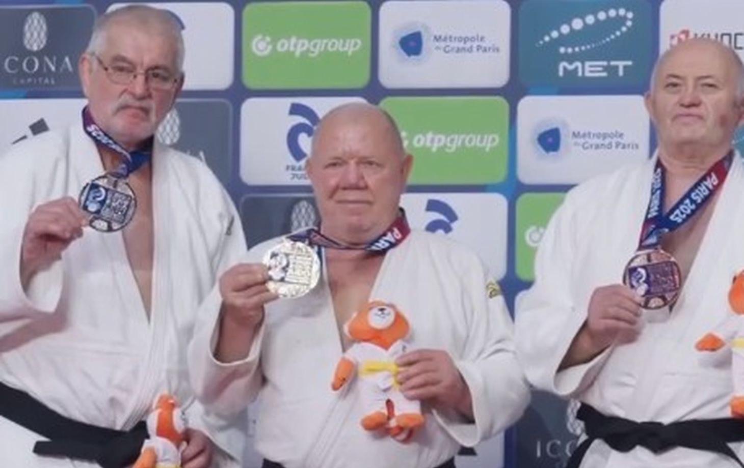 82-летний молдавский дзюдоист Михаил Маляр в 10-й раз стал чемпионом мира среди ветеранов, победив всех своих соперников в Париже.