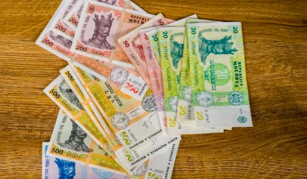 С 2026 года минимальная зарплата в Молдове вырастет до 6 300 леев — значительно меньше 8 050 леев, которые предлагали профсоюзы.