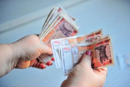 Минимальная зарплата в Молдове может вырасти до 6300 леев, но не до 8050 — считают работодатели и Министерство финансов.