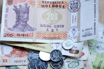 Профсоюзы Молдовы отвергли предложение властей установить минимальную зарплату в 6300 леев, считая его нарушающим право на достойную жизнь.