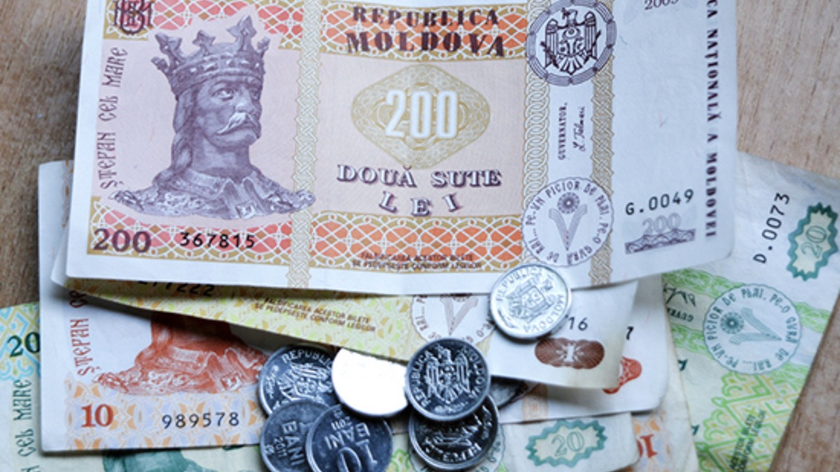 Профсоюзы Молдовы отвергли предложение властей установить минимальную зарплату в 6300 леев, считая его нарушающим право на достойную жизнь.