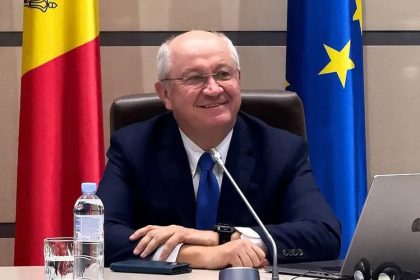 Премьер Молдовы Александру Мунтяну раскрыл миллионы в инвестициях и недвижимости, указав доходы из США, Украины и Румынии.