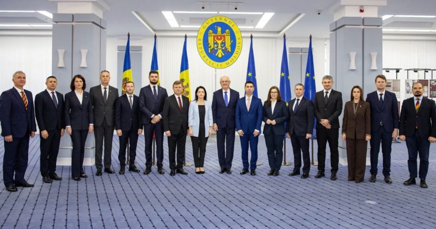 Новое правительство Молдовы под руководством Александру Мунтяну принесло присягу и представило амбициозную программу развития.