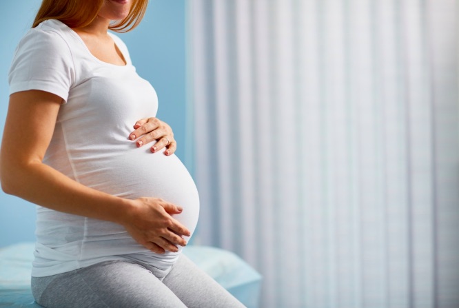 В Молдове утвердили новые протоколы для беременных: акцент на здоровье, психику и участие семьи в процессе родов и послеродового ухода.