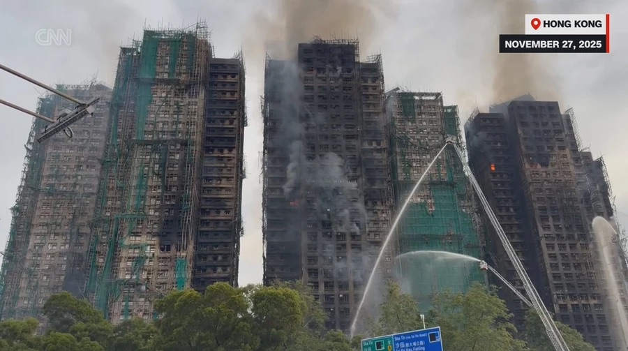 Пожар в многоэтажном жилом комплексе Гонконга унёс жизни 44 человек, ещё 279 жителей считаются пропавшими без вести.