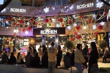 Roshen открыл первый магазин в Европейском Союзе в центре Бухареста, предложив весь ассортимент украинских сладостей.