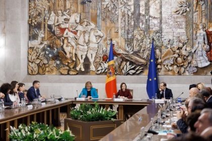 Президент Молдовы Майя Санду заявила о важности диалога с диаспорой и создании условий для возвращения молдаван на родину.