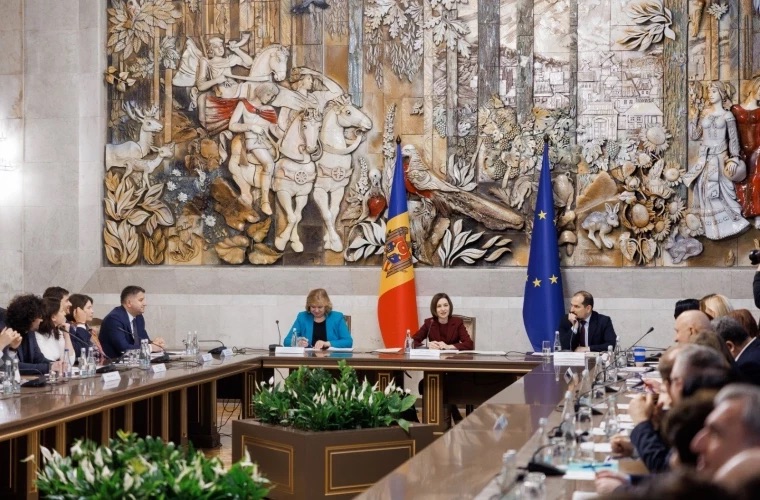 Президент Молдовы Майя Санду заявила о важности диалога с диаспорой и создании условий для возвращения молдаван на родину.