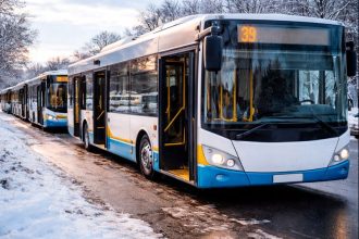 Изменения в расписании автобусов Кишинёва на 7–8 января 2026: отменённые маршруты, график выходного дня и актуальные рейсы с таблицами.