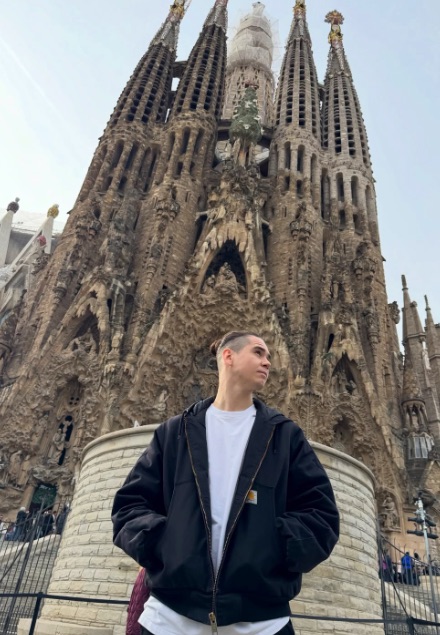 Satoshi представит Молдову на Евровидении 2026: кто такой Влад Сабажук, биография, семья, возраст, карьера