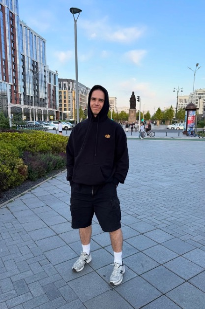 Satoshi представит Молдову на Евровидении 2026: кто такой Влад Сабажук, биография, семья, возраст, карьера