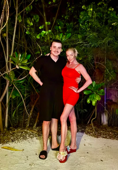 Анастасия Волочкова проводит отпуск на Мальдивах вместе с молодым артистом из Молдовы