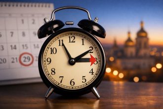 Когда переводят часы в Молдове в 2026, как правильно перейти на летнее время и в какую сторону переводить стрелки.