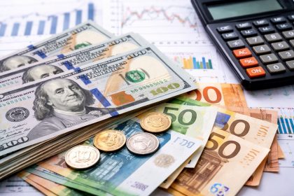 Курс валют в Молдове на 3 марта 2026: официальный курс НБМ, сравнение банков и обменников, доллар, евро, румынский лей, где купить и продать.