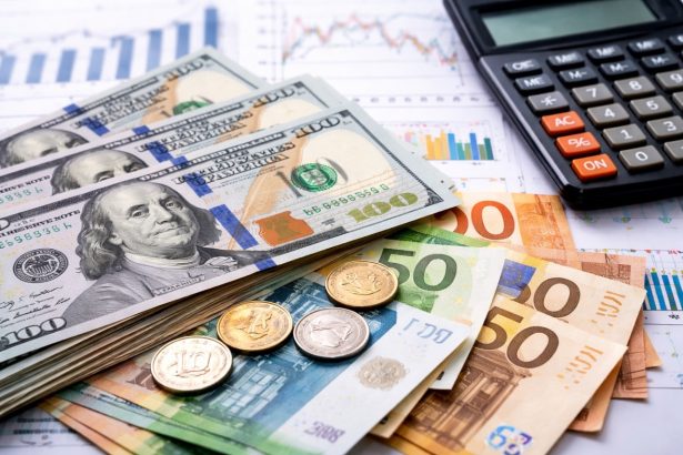 Курс валют в Молдове на 3 марта 2026: официальный курс НБМ, сравнение банков и обменников, доллар, евро, румынский лей, где купить и продать.