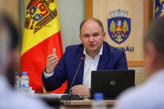 Жителей Кишинёва могут освободить от санитарного налога в 2026 году. Что предложил Ион Чебан, когда голосование и что это значит для горожан.