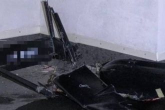 В центре Кишинева на крыше многоэтажки обнаружили поврежденный беспилотник. Жильцов временно эвакуировали, объект изучают эксперты.