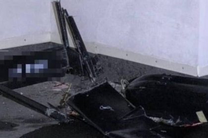 В центре Кишинева на крыше многоэтажки обнаружили поврежденный беспилотник. Жильцов временно эвакуировали, объект изучают эксперты.