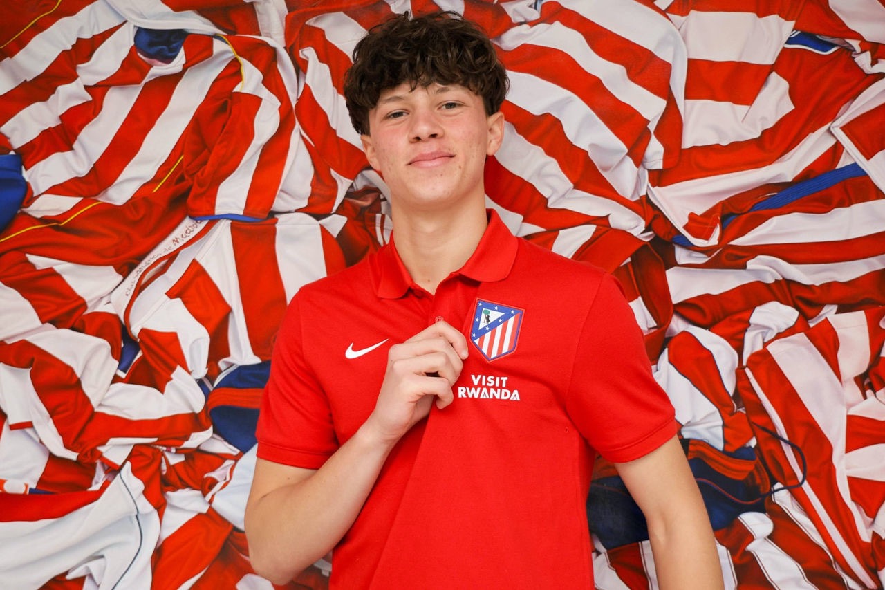 Молдавский вратарь Октавиан Гяур подписал контракт с Атлетико Мадрид. Что известно о голкипере, сборной Молдовы U17 и перспективах.