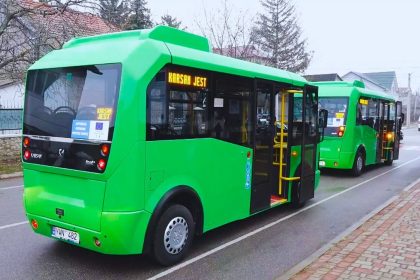 Проезд в Единцах подорожает до 7 леев. Рассказываем, почему вырос тариф, сколько будет стоить поездка и что известно о школьном абонементе.