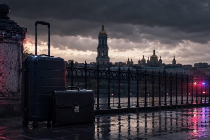 МИД России призвал эвакуировать дипломатов из Киева перед 9 мая. Что заявила Захарова, как реагирует Украина и что подтверждено сейчас.