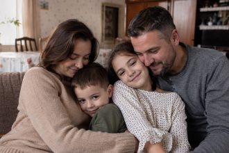 Как усыновить ребёнка в Молдове в 2026 году: документы, этапы, сроки, требования к семье и что важно знать перед подачей заявления.