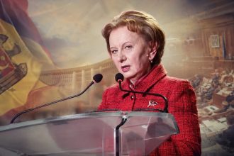 Биография Зинаида Гречаный 2026: карьера, образование, семья, доходы, политическая роль.