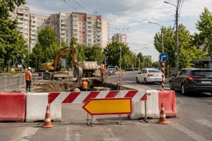 В Кишинёве перекрыли улицы Минскую и Ойтуз. Узнайте сроки ограничений, причины работ, маршруты объезда и ситуацию с общественным транспортом.