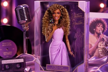 Mattel выпустила Barbie Уитни Хьюстон 2026. Узнайте цену куклы, комплектацию, где заказать Whitney Houston Barbie и купить ее в Молдове.