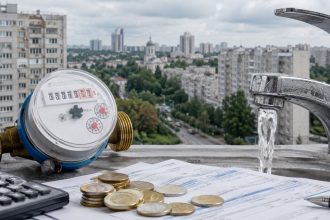 В Кишиневе с августа выросли тарифы на воду и канализацию. Цены за кубометр, сравнение со старыми и расчет суммы для семьи на 5–15 м³ воды.