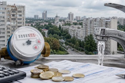 В Кишиневе с августа выросли тарифы на воду и канализацию. Цены за кубометр, сравнение со старыми и расчет суммы для семьи на 5–15 м³ воды.