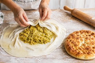 Плацинды с капустой по-молдавски: рецепт тонкого теста и сочной начинки. Ингредиенты, КБЖУ, жарка на сковороде, замены, советы и хранение.